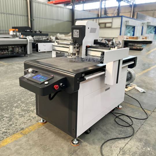 Small vibrating knife cutting machine soft magnetic artificial turf resin pvb film EVA packaging luggage cutting machine 0906
