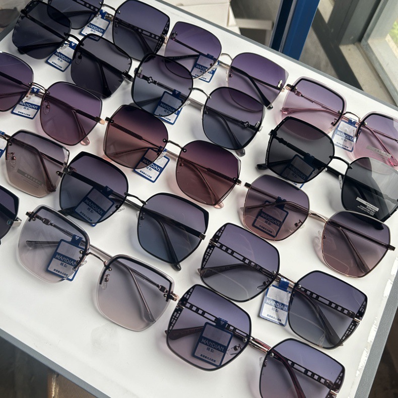 2026er Modell Metall-Nylon-Polarisierte Sonnenbrillen für Damen mit hochwertiger UV-Schutz und schmalem Gesichtseffekt, trendige Nylon-Sonnenbrillen