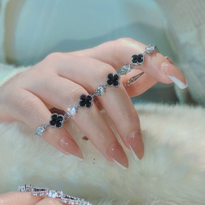 Black Onyx Four-Leaf Clover Bracelet for Women 2025 New Accessible Luxury Niche Design High-End Versatile Bestie Jewelry