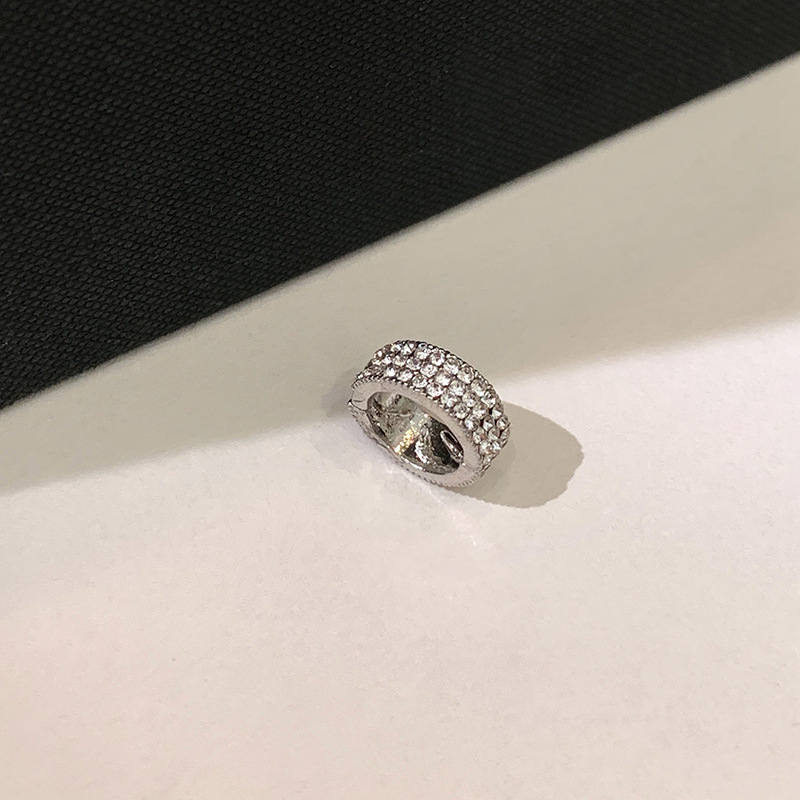 Jennieの同じタイプの金属の銀色の丸い編みの髪は個性のヒップホップの甘い汚いお下げの髪の輪の髪飾りの女性を掛けます。|undefined