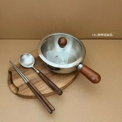 304胡桃の木の柄の碗の無コーティングのスープの碗のカップラーメンのナットの粉のヨーグルトの家庭用サラダのグラタンの碗は取っ手を持ちます。