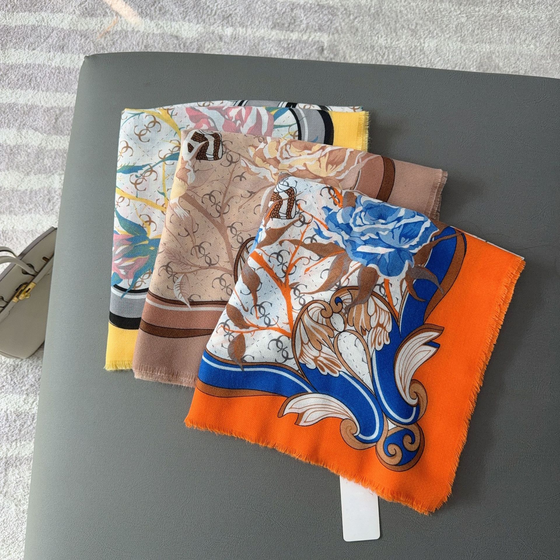 Nueva suelta gran bufanda cuadrada de las mujeres de moda elegante decorativo bufanda caliente viajes al aire libre chal fabricante en stock