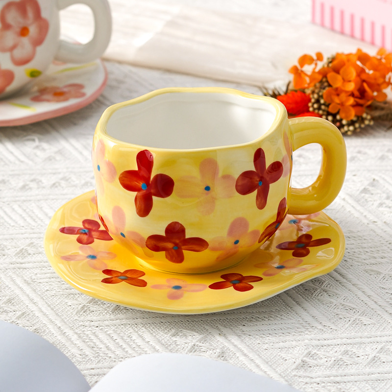 Hermoso conjunto de tazas de café y platos Regalos comerciales Irregulares tazas de desayuno transfronterizas de cerámica Pastoral pintada a mano esmaltada