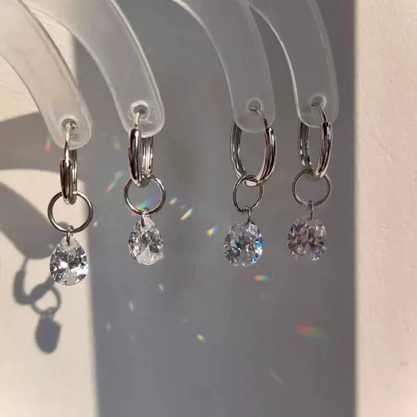 Diamond-Encrusted Water Drop Circle Earrings for Women, Simple and Cool Style, a Versatile and Exquisite Earring That Can Be Worn in Two Ways