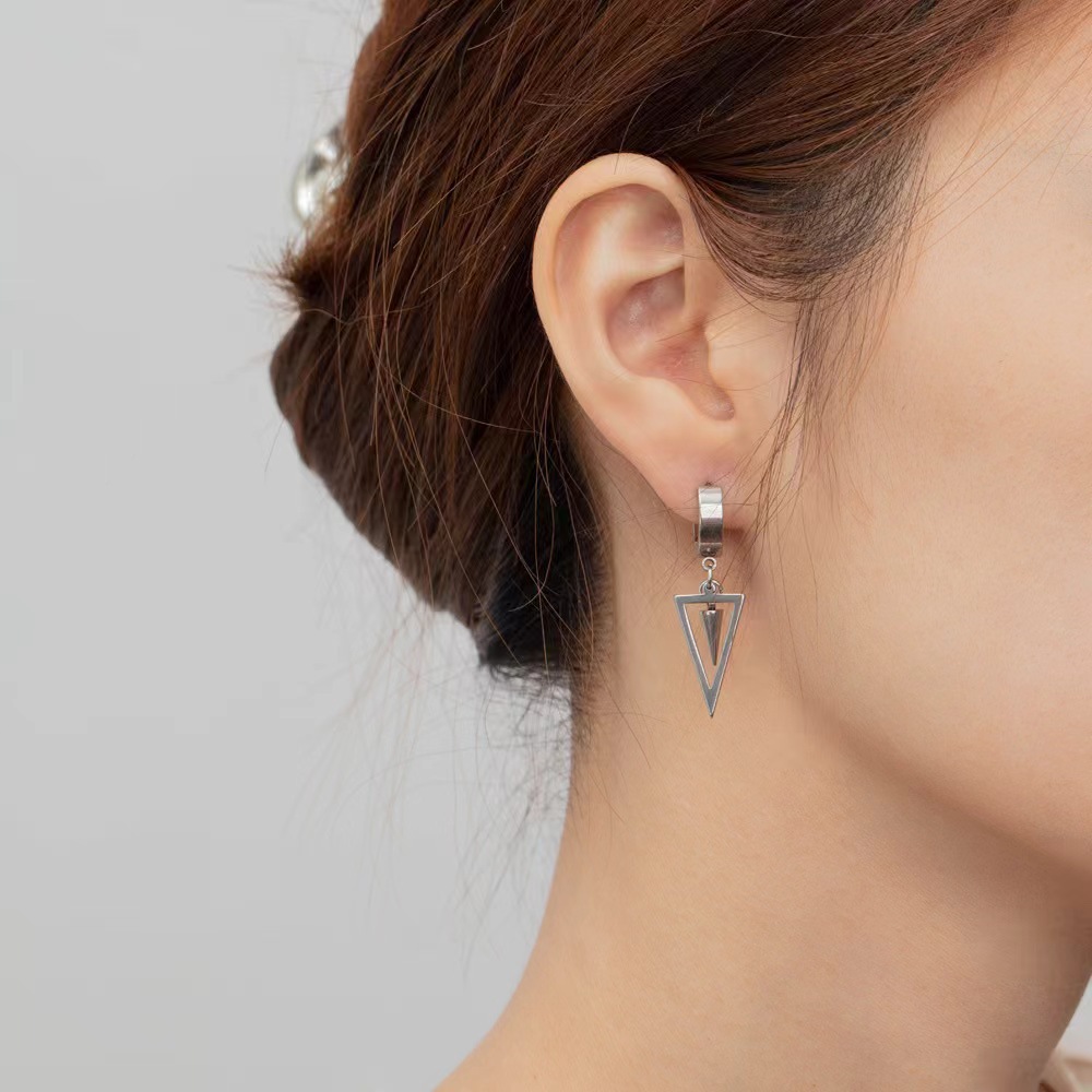 Boucles d'oreilles triangulaires tendance pour hommes, style punk minimaliste, en acier titane résistant à la décoloration, boucles d'oreilles pendantes uniques et polyvalentes_voghion.com