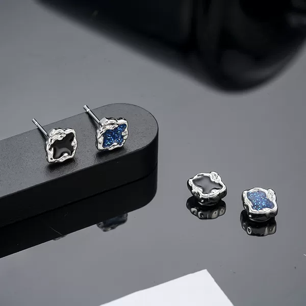 Irregular Oil-Drop Magnetic Ear Clips, Fashionable and Trendy, High-End Niche Design, Minimalist Ins-Style Earrings
