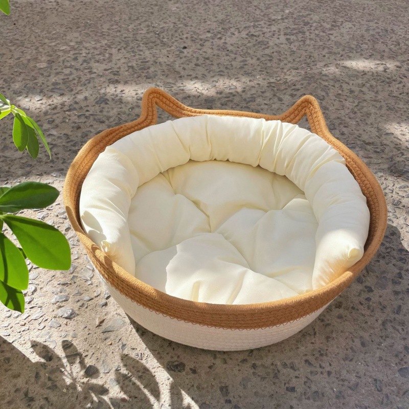 면 고양이 귀 + 흰색 쿠션 + 흰색 베개