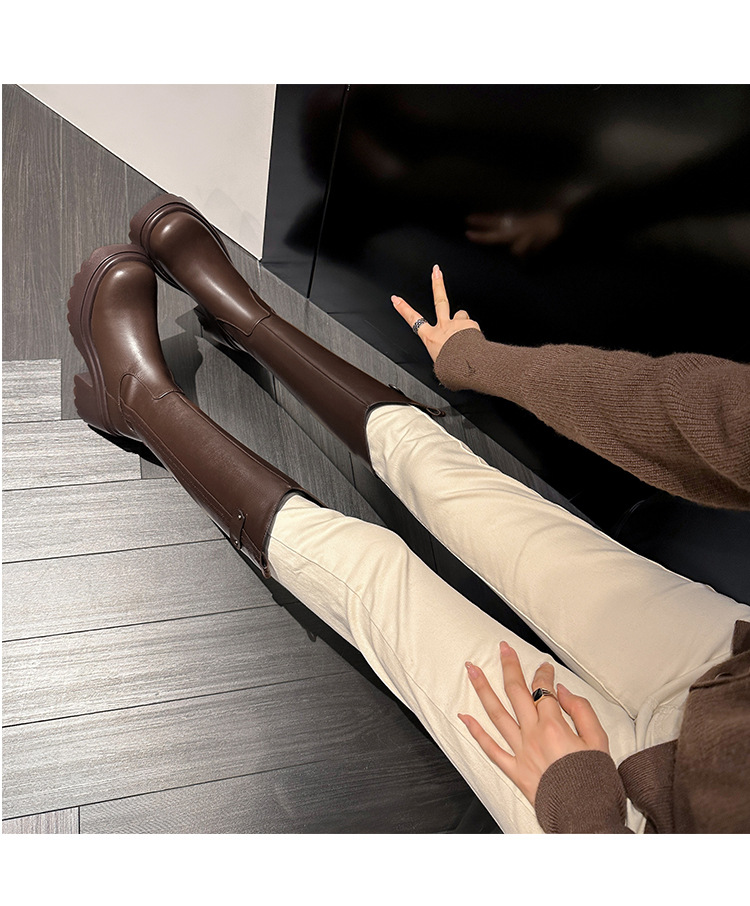 Boot nữ cổ cao mũi tròn gót vuông dày 9 cm, phong cách kỵ sĩ V-cut — Ống lớn màu nâu sẫm lót một lớp chi tiết 41