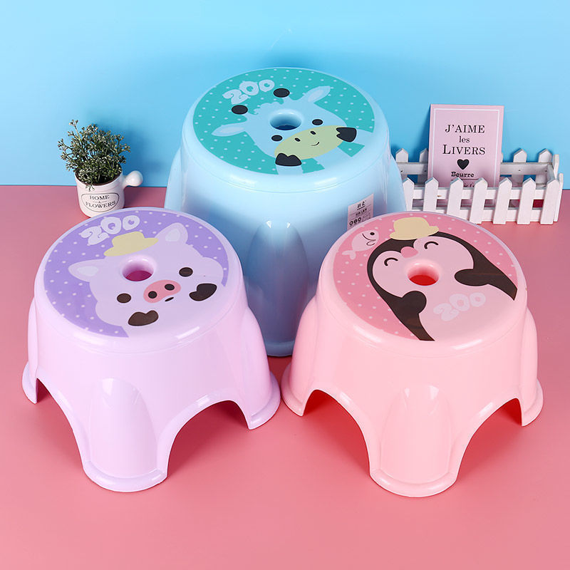 Taburete pequeño grueso de dibujos animados para niños, banco antideslizante de plástico, mesa de centro para adultos domésticos, taburete, baño de pedal, taburete bajo para bebés