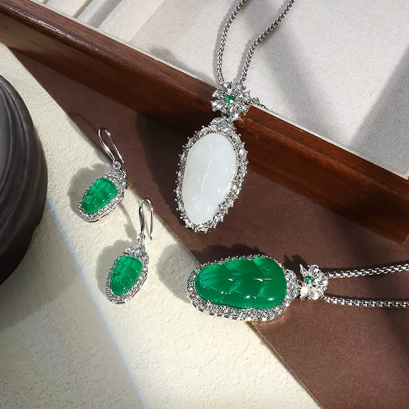 新中式轻奢镶嵌仿翡翠叶子吊坠耳钩复古时尚轻奢一夜暴富项链百搭