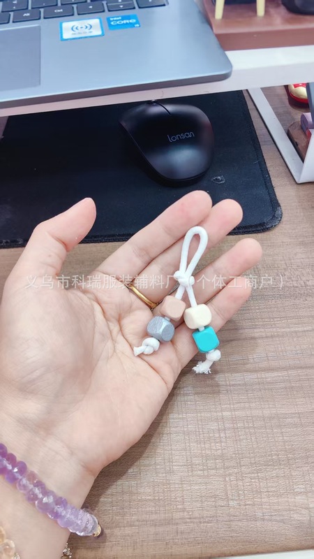 新款马丁鞋喵系美拉德珠链穿珠鞋挂包挂服装装饰品配件木珠别针球|undefined
