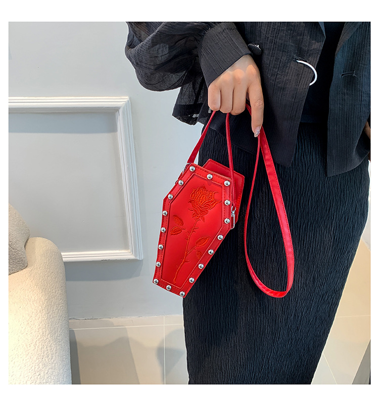 Borsa a tracolla da donna a forma di bara stile gotico nero_voghion.com