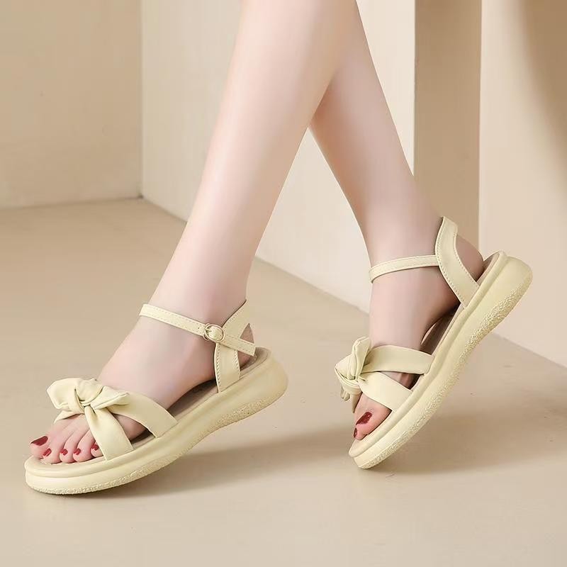 Sandalias para mujeres 2026 verano nuevo vestido de estilo multifuncional, estudiantes de fondo suave con sandalias de hadas