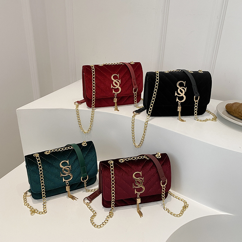 Texturas extranjeras bolsas de aire para mujeres 2025 nueva moda bordada cadena bolsas de nicho de diseño de tendencia letras bolsas de mochila