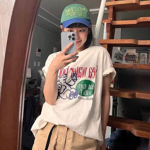 Korean-style oversized T-shirt, minimalist girly aesthetic, American casual vibe, plus-size loose fit, figure-flattering short-sleeve top—Instagram-worthy for summer