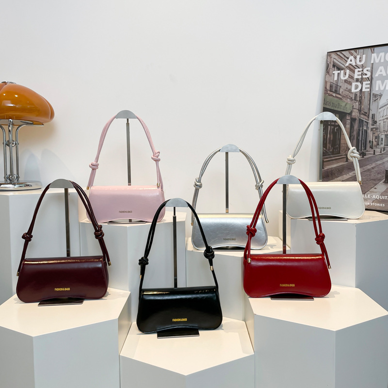 2024 invierno nuevo estilo popular bolso de axila de color sólido moda femenina temperamento simple bolso de hombro bolso pequeño bolso de hombro