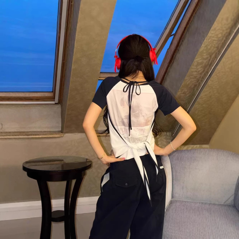Korean Seoul Jenni*E Style Printed Tie-Neck Short-Sleeve T-Shirt with a Waist Tie Korean Seoul Jenni*E Style Printed Tie-Neck Short-Sleeve T-Shirt with a Waist Tie