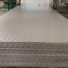 304不锈钢花纹板 201工厂步梯踏步走道板扁豆型防滑不锈钢地板