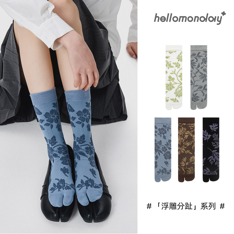 Spring and Summer New Style Embossed Two-Toe Socks, Split-Toe Socks, Artistic Retro Niche Cross-Border Original Mid-Tube Socks Wholesale from Zhuji
