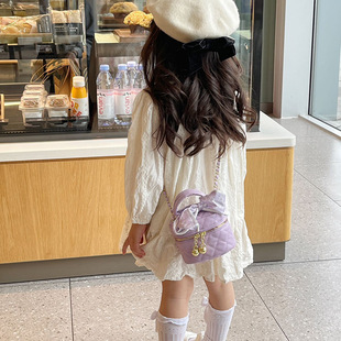 2024 new Korean version of silk scarf small fragrant style children's girls mini portable crossbody accessories small slung women's bag wholesale