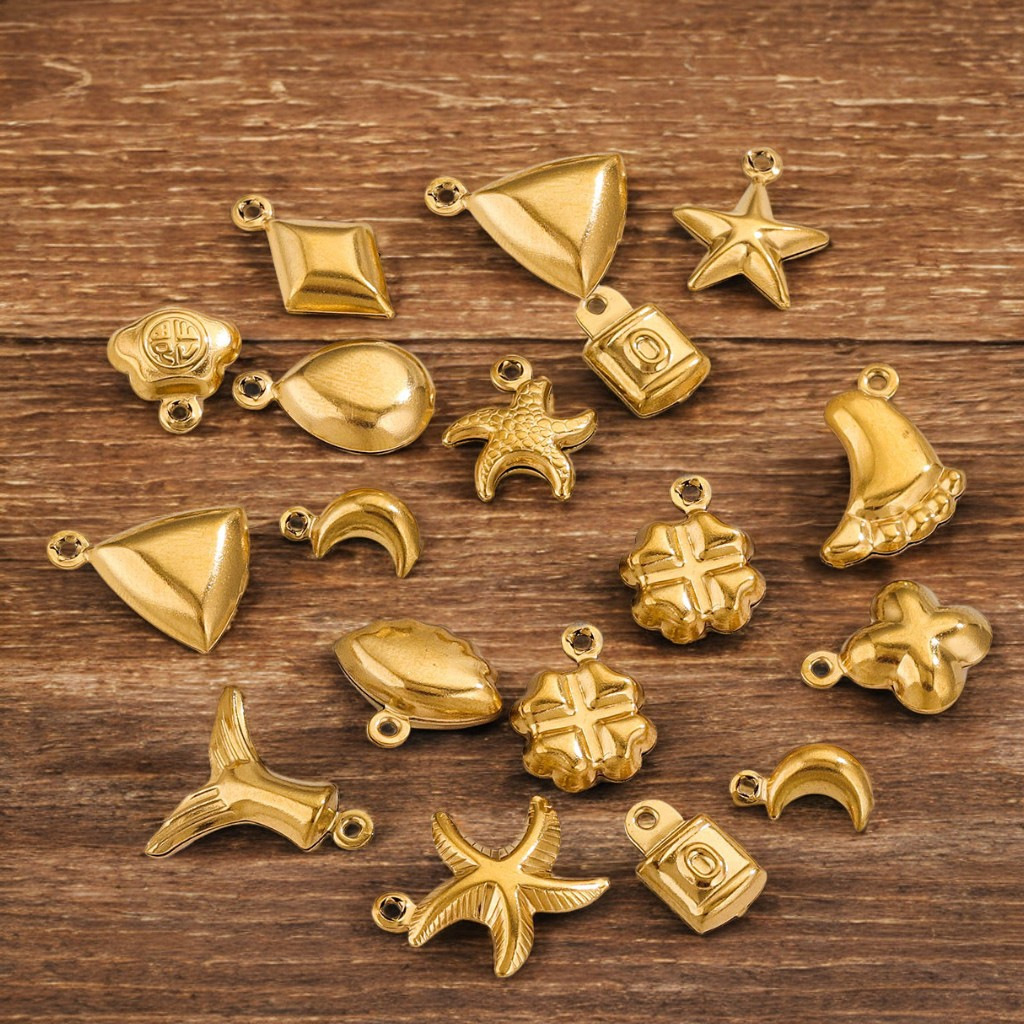 Conchas marinas transfronterizas de acero inoxidable chapado en oro 18K amor pequeño colgante pulsera joyería DIY colgante hecho a mano al por mayor