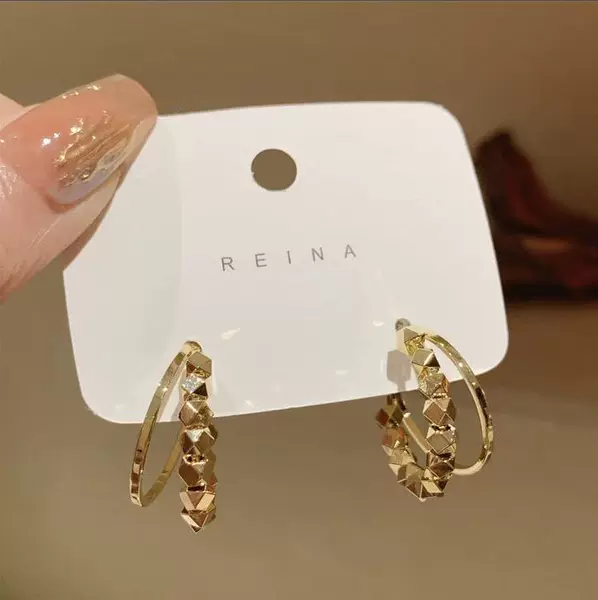 Golden broken silver ear ring