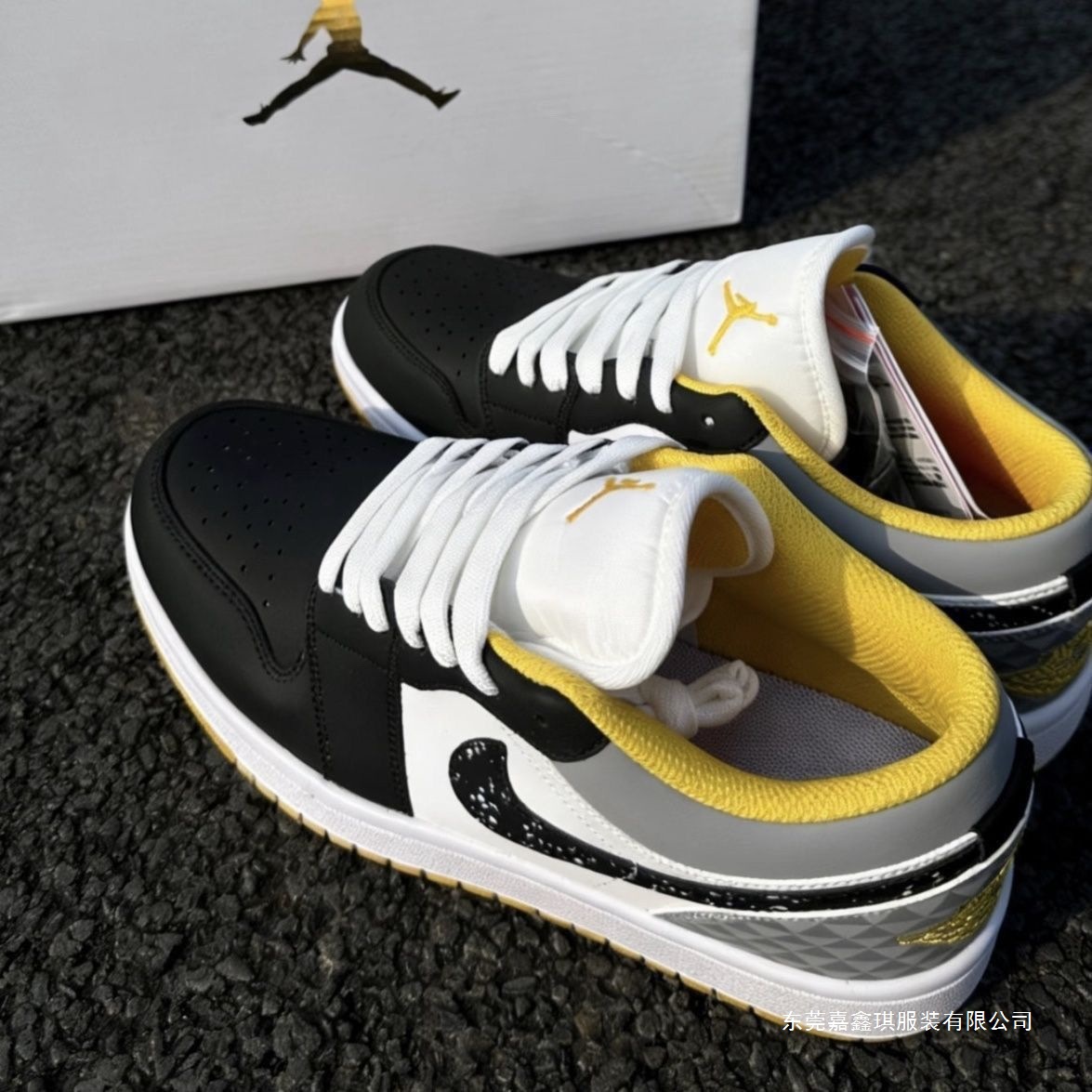 Chunyuan AJ1 Meituan negro, blanco y amarillo campus de moda baja pareja de hombres y mujeres zapatos de skate casuales