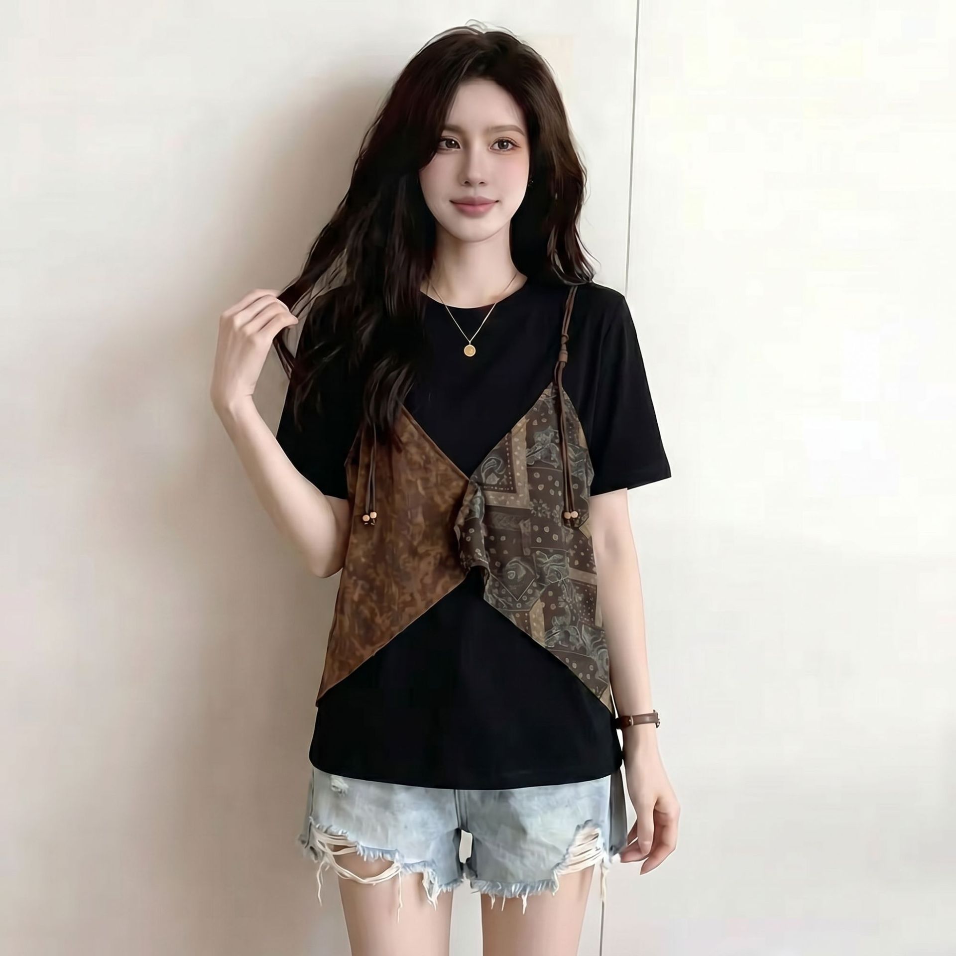 Áo thun nữ tay ngắn phối hai lớp in họa tiết, dáng rộng cao cấp — Màu ảnh chi tiết 3