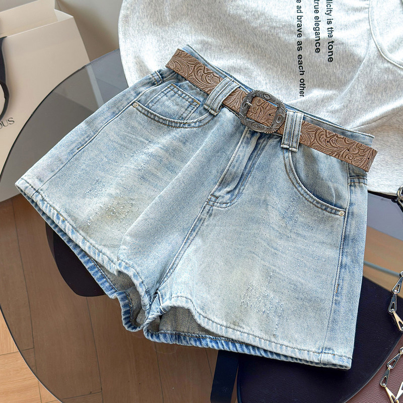 The Design Is Super Stylish, Light Blue High-Waisted A-Line Fine Glitter Wide-Leg Denim Shorts for Women, New Thin Style for Summer 2026 The Design Is Super Stylish, Light Blue High-Waisted A-Line Fine Glitter Wide-Leg Denim Shorts for Women, New Thin Style for Summer 2026