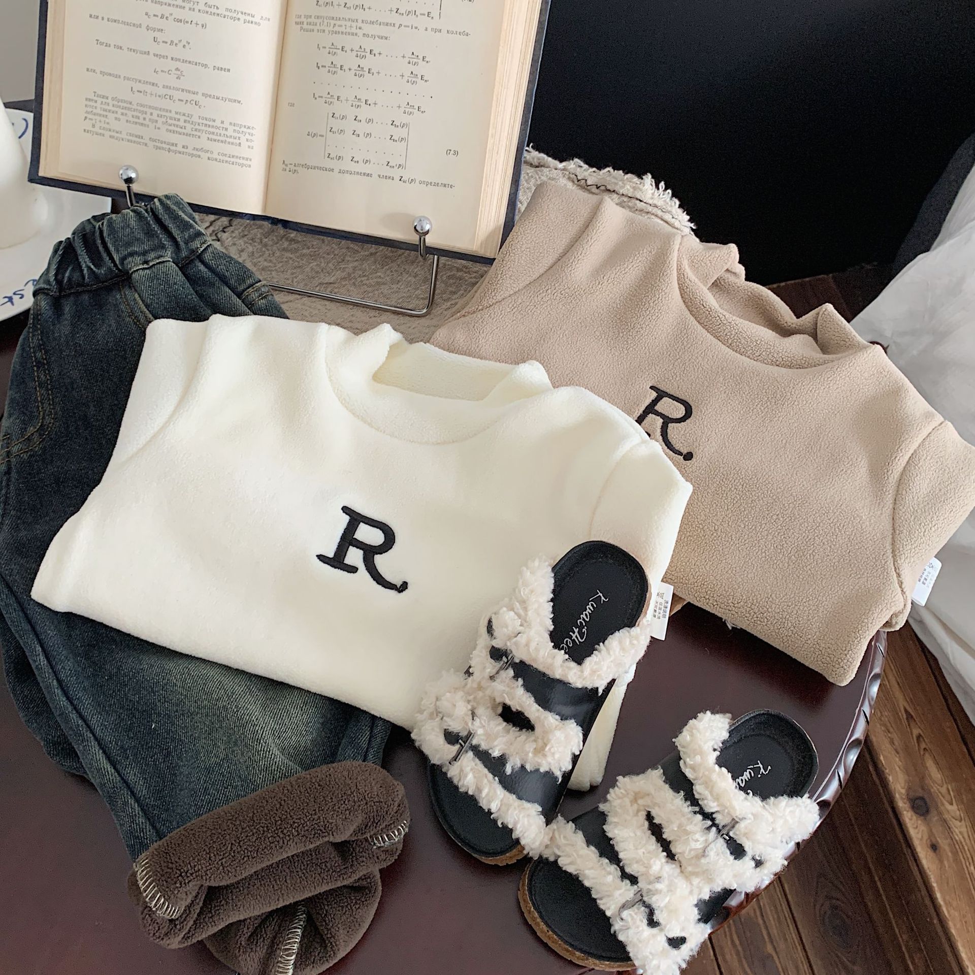 2023 Bangcheng Winter Korean Edition Men's Small and Medium School Children's Embroidered Letter Plush Bottom Fashion_voghion.com