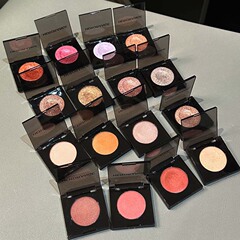 HERORANGE ~ 夢の色の単色のアイシャドーの真珠の光が輝いています。