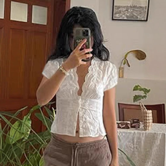 Niche Design Sense Jacquard Waist Small Shirt French Pure Desire Spring Girl Element Bubble Sleeve Cardigan Top
