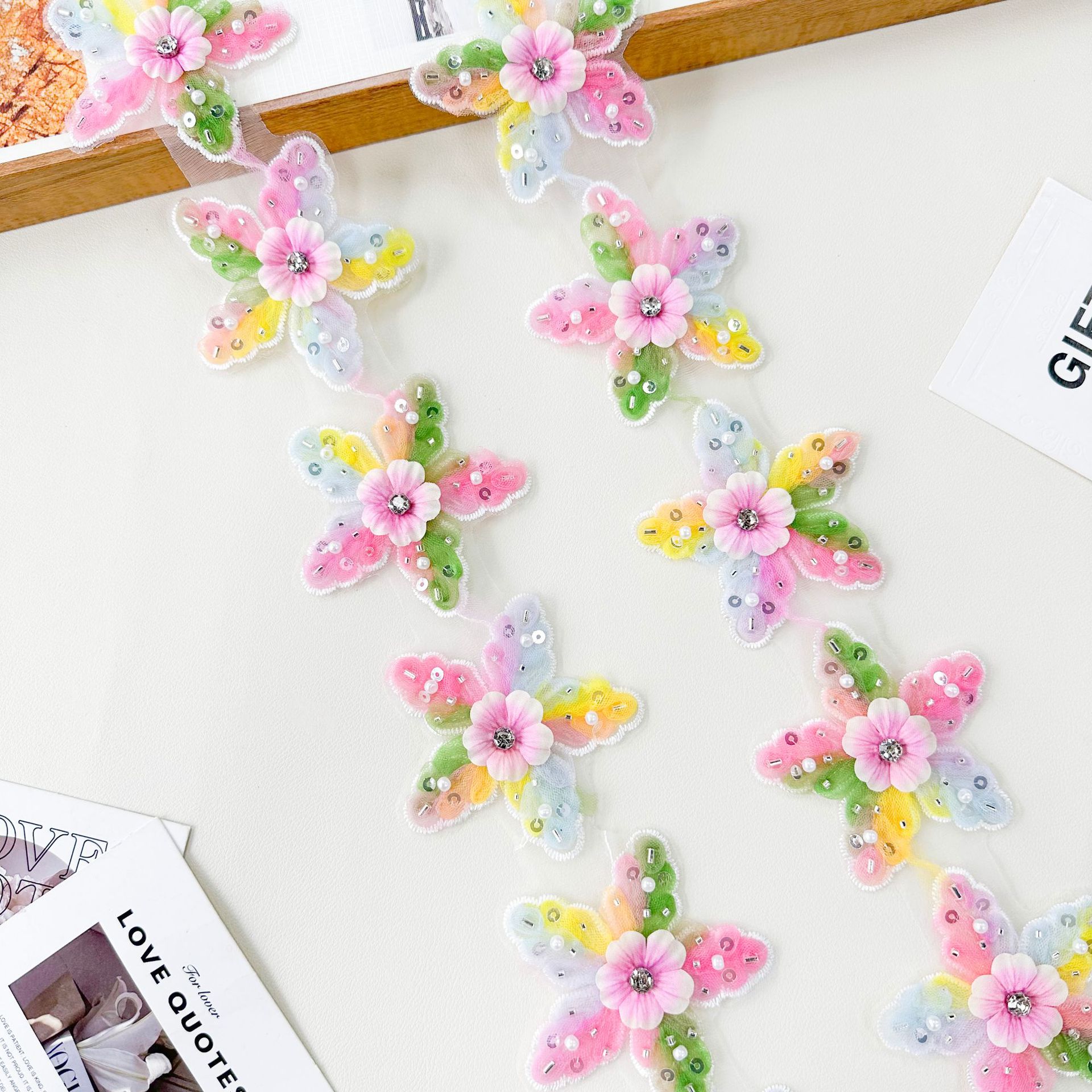 bordado flores de dibujos animados pétalos de color ropa de encaje ropa infantil zapatos para niños toques de pelo accesorios de decoración al por mayor