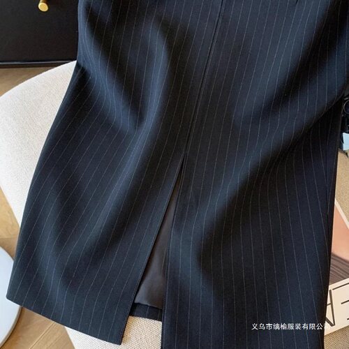 Black Striped Commuter One-Step Skirt for Girls 2025 Spring and Autumn Style Slimming Fashion Popular Front Split High-Waisted Skirt