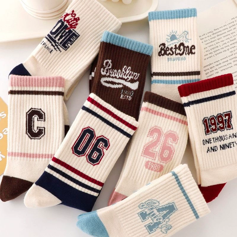 Носки женская средняя трубочка Ninso дикие осенние и зимние модели в американском стиле