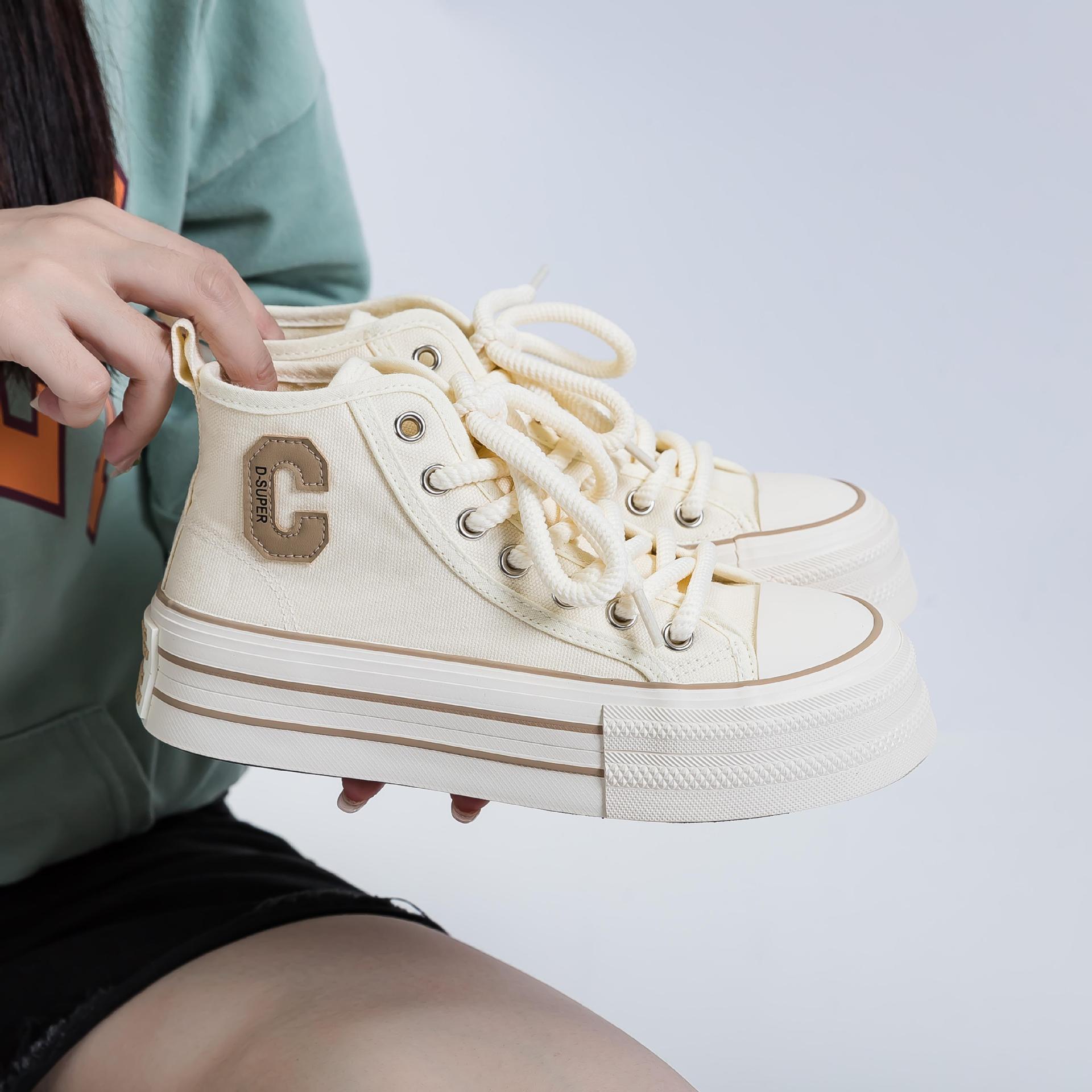 가을 슈퍼 파이어 화이트 하이탑 캔버스 신발 여성 신발 2023 새로운 폭발 모든 일치 두꺼운 슬래브 신발 천 신발 흰색 신발