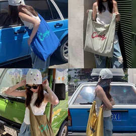 休闲细格字母印花斜挎包百搭大容量手提包尼龙帆布包