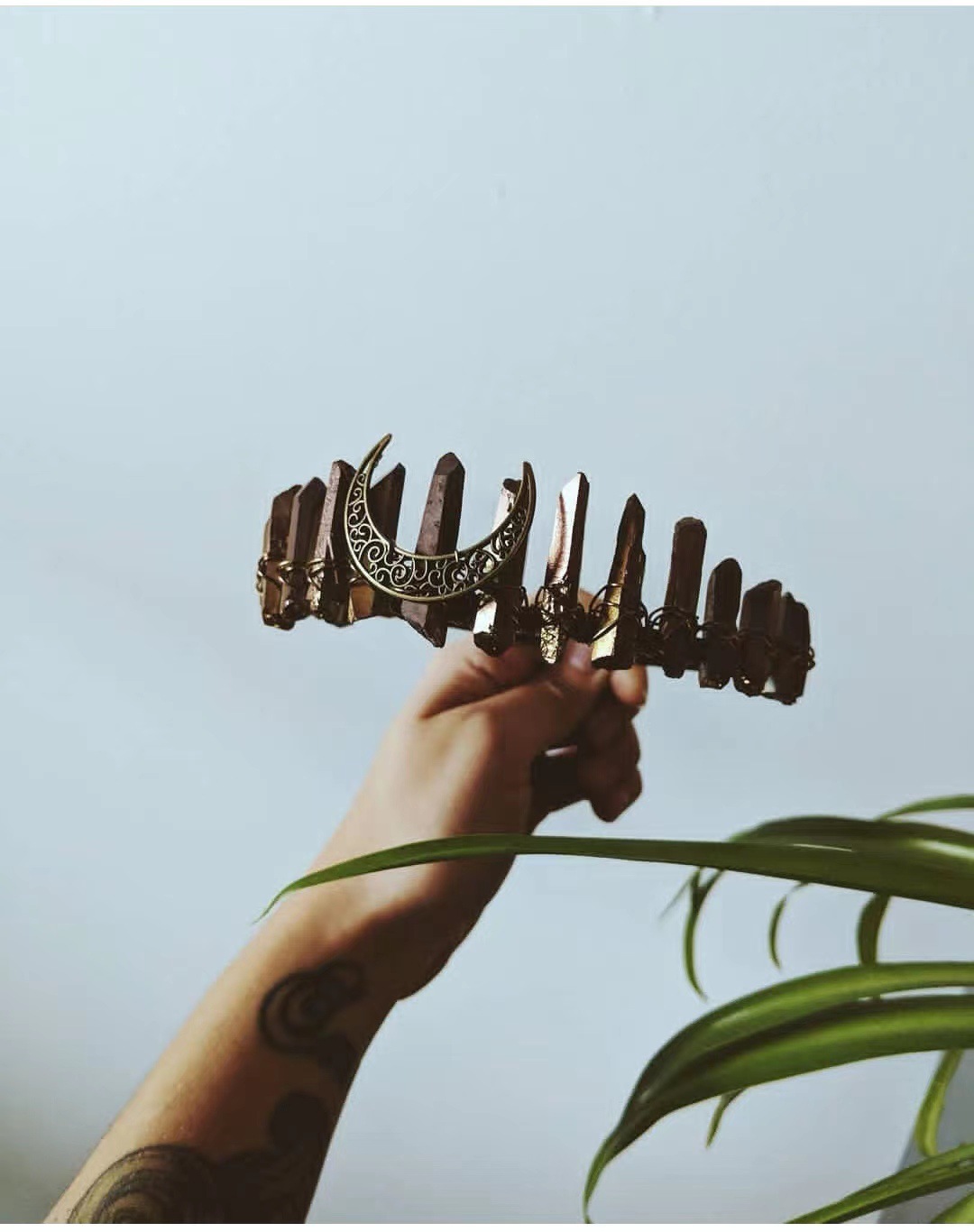 Cristal natural chapado colorido variedad de Venta caliente europeo y americano bruja corona diadema accesorios para el pelo retro Luna corona