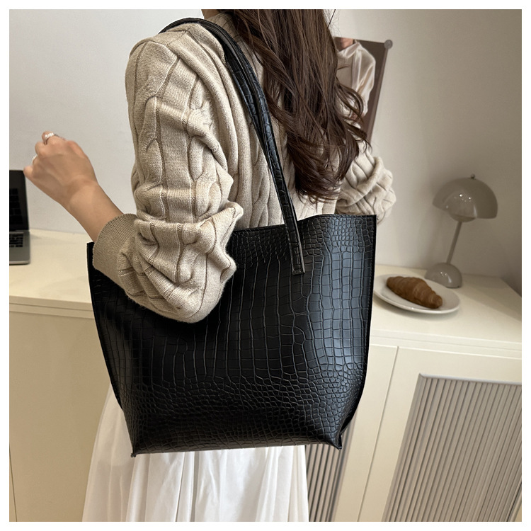 Borsa a secchiello donna con motivo coccodrillo borsa spalla_voghion.com