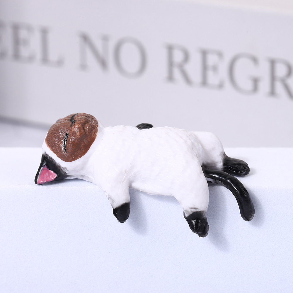 6호 누워있는 흰고양이 2*2*4cm
