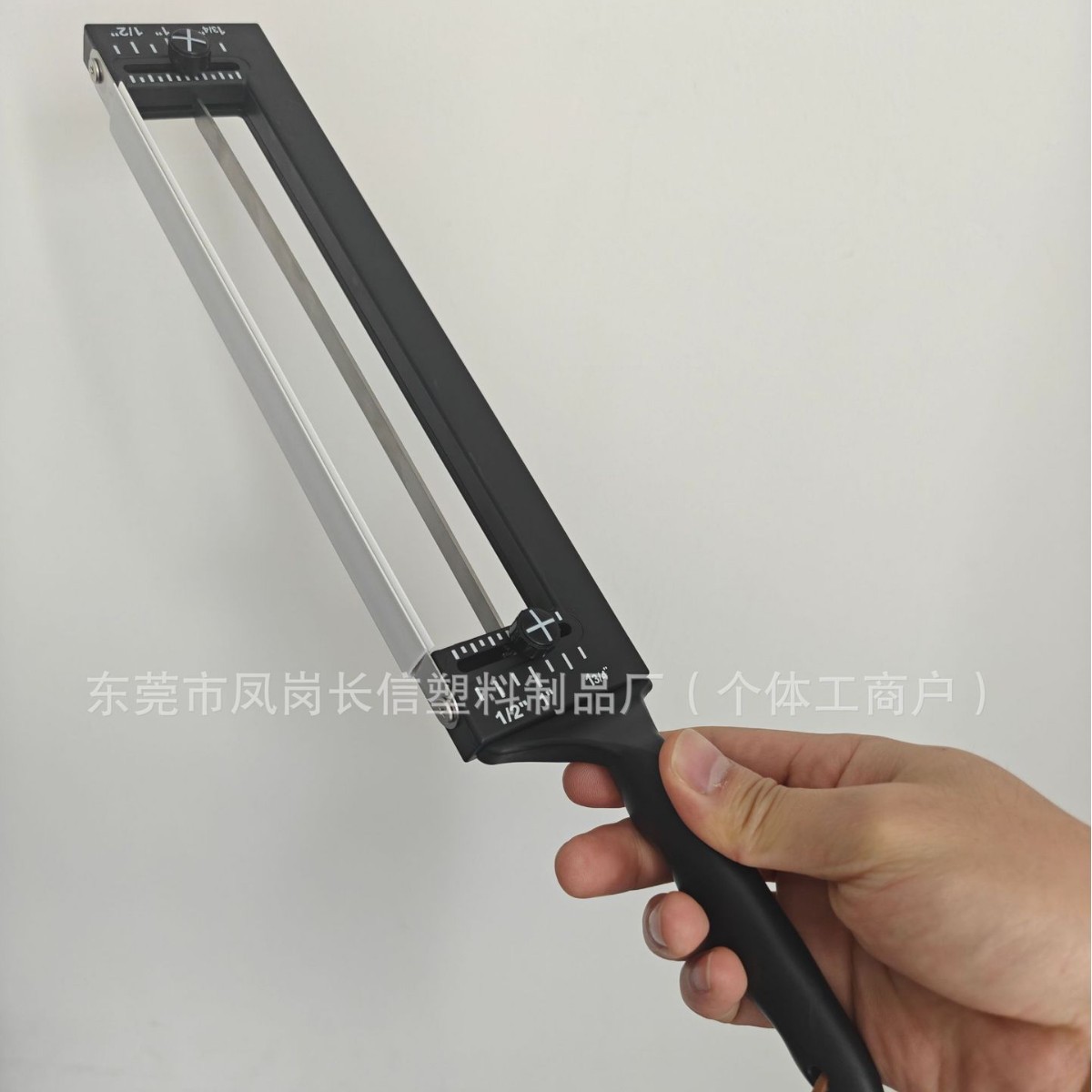Adjustable bread slicer, non-dust toast slicer, baking-specific bread knife tool for home use
