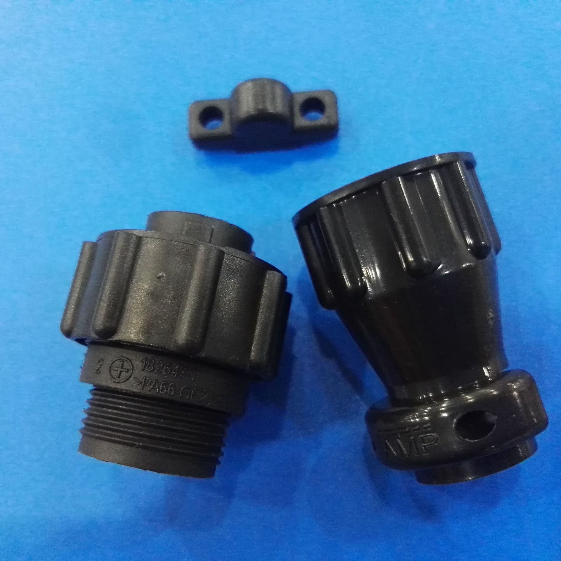 AMP 182647-1 TYCO/TE/泰科/安普/汽车塑料件 连接器