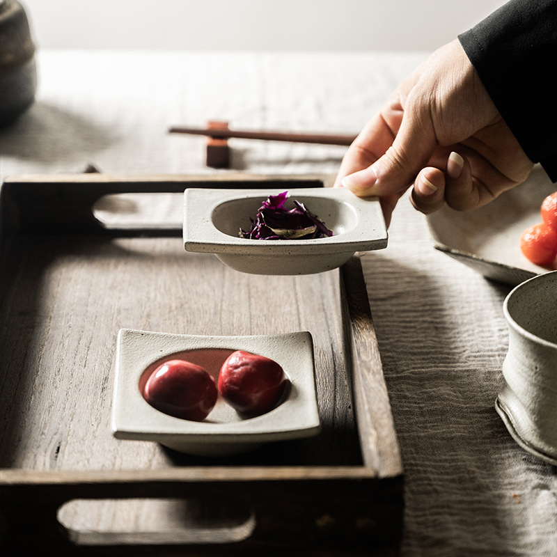 Japanese-style retro rough pottery dipping sauce plate, flavor plate for home use, seasoning soy sauce and vinegar plate, hot pot and barbecue snack round plate