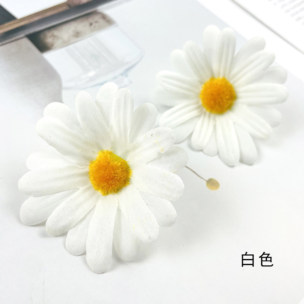 하얀색