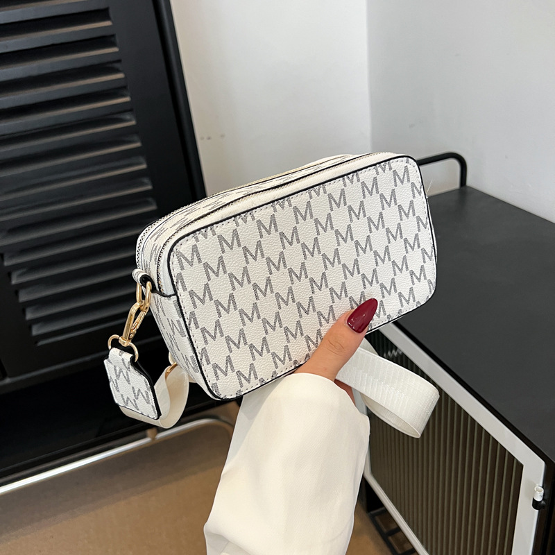 Bolso cuadrado pequeño de comercio exterior transfronterizo Bolso femenino de todo fósforo con estampado retro Bolso de cámara de moda Bolso bandolera ancho de moda