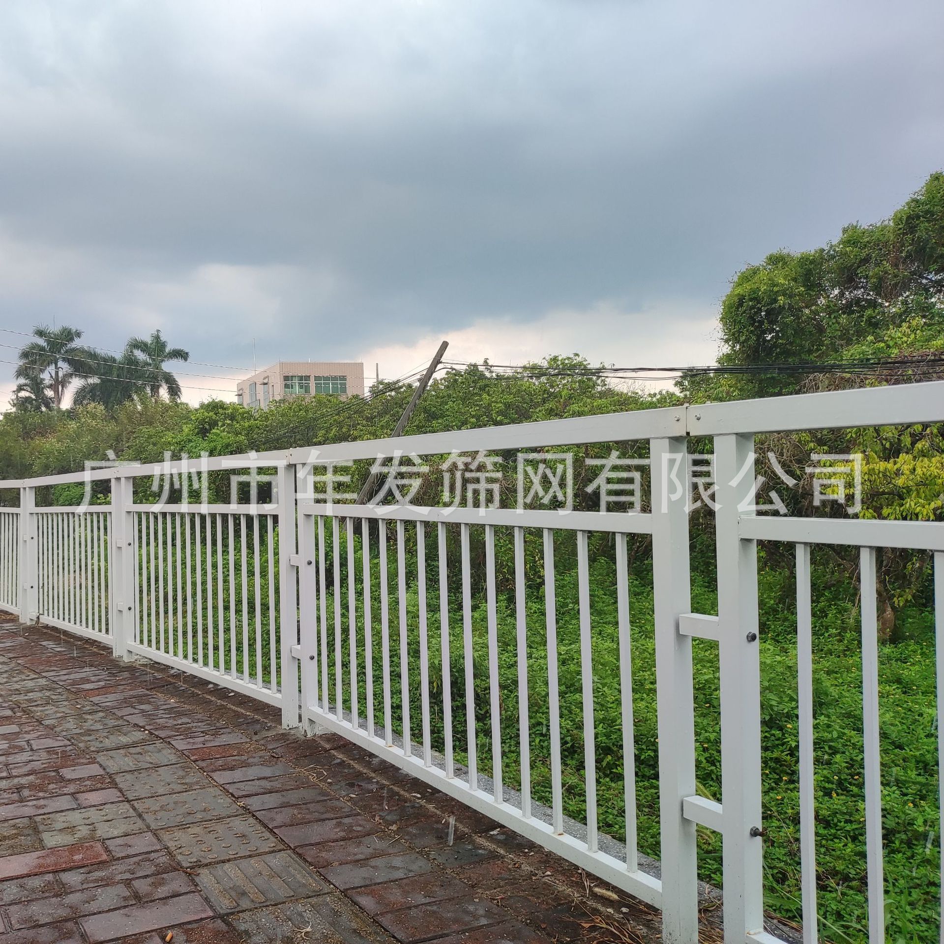 广深市政甲型护栏  非机动车隔离栏 人行道栏杆 镀锌钢安全防护栏