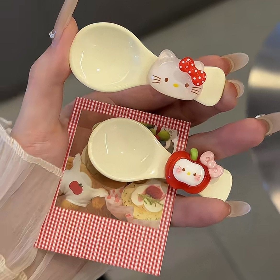 사과 흰 숟가락 1개