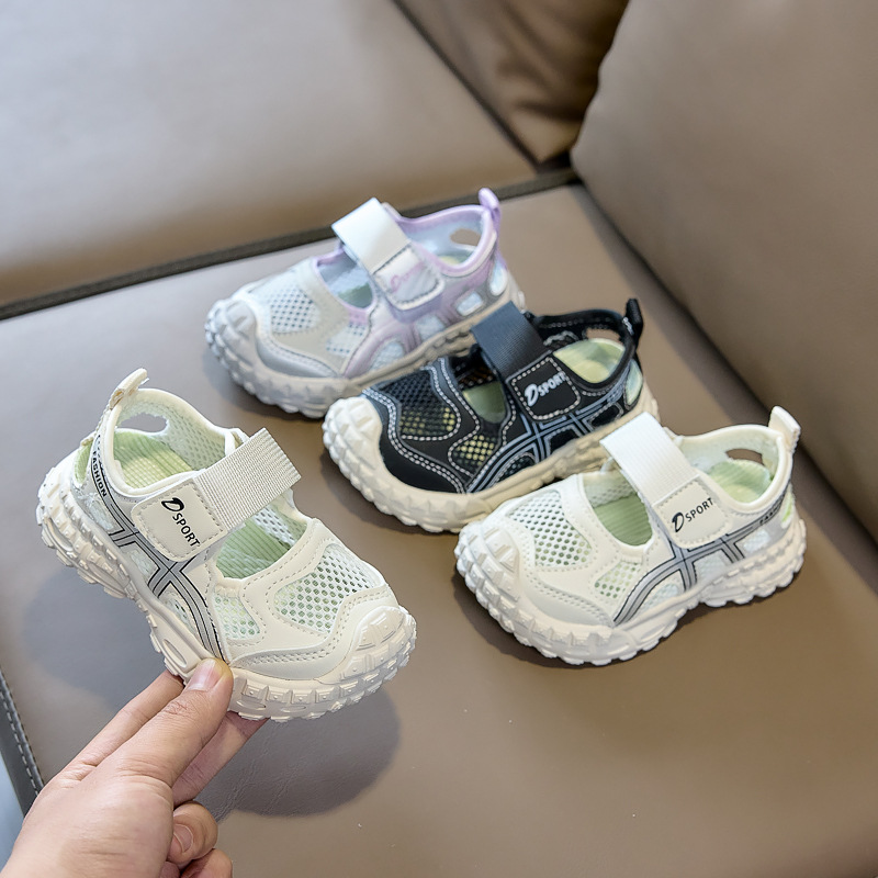 2026 sandalias de verano para niños respirables coreanos zapatos casuales de malla zapatos de playa zapatos deportivos en stock al por mayor