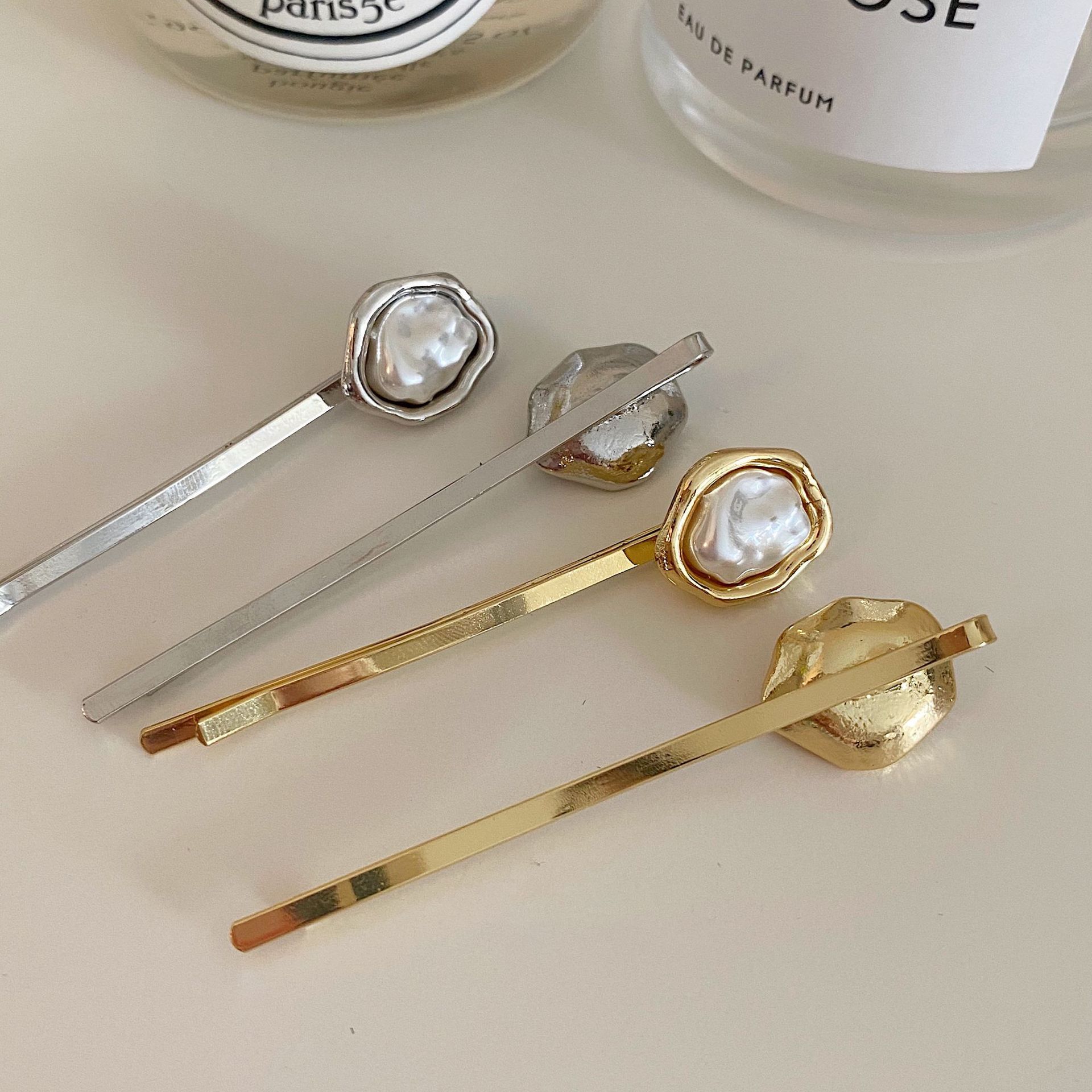 Francia retro barokk gyöngyös csat 2023 új, niche dizájnú, szabálytalan formájú oldalfrufru csat_voghion.com