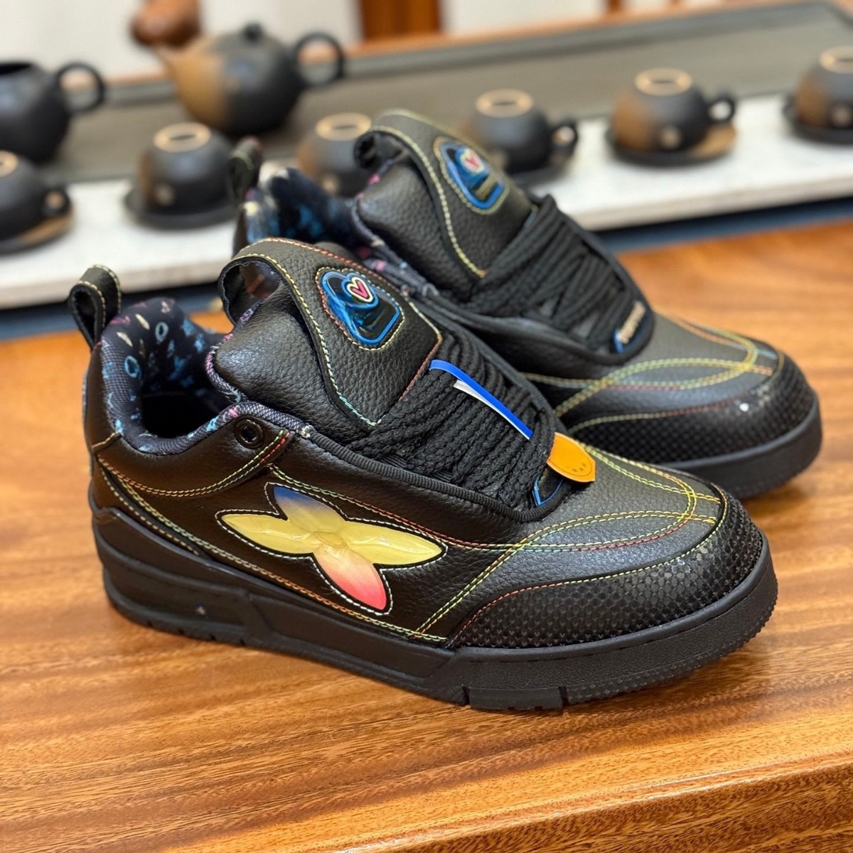 Trainer Sneakers for Men and Women, White Shoes with Large Four-Leaf Clover Design, Thick-Soled Platform Shoes, Height-Increasing Versatile Casual Trendy Couple Shoes